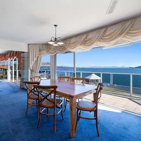 Spectacular Lakefront Home Taupo Bagian luar foto