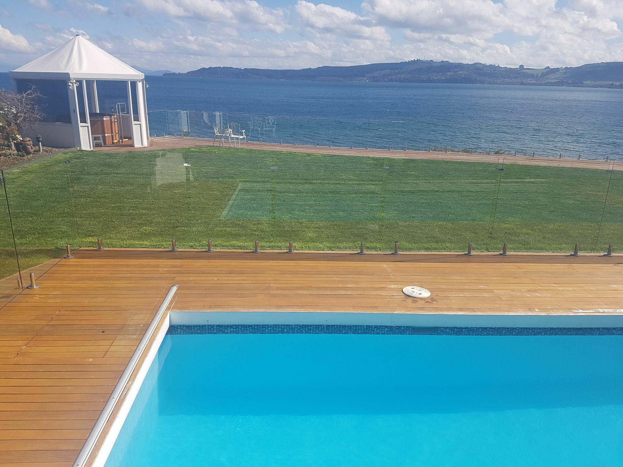 Spectacular Lakefront Home Taupo Bagian luar foto