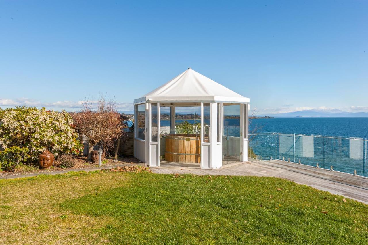 Spectacular Lakefront Home Taupo Bagian luar foto