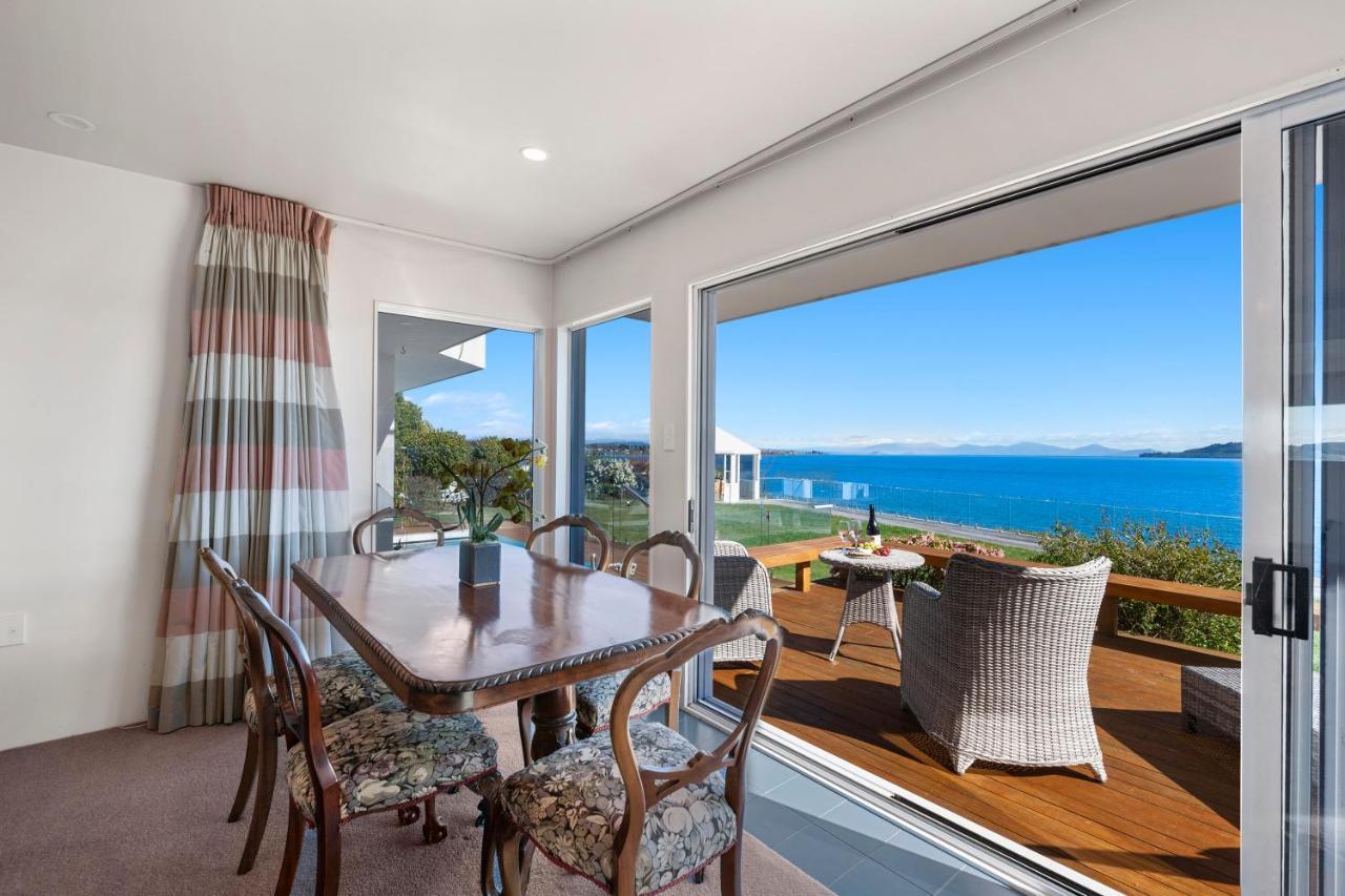 Spectacular Lakefront Home Taupo Bagian luar foto