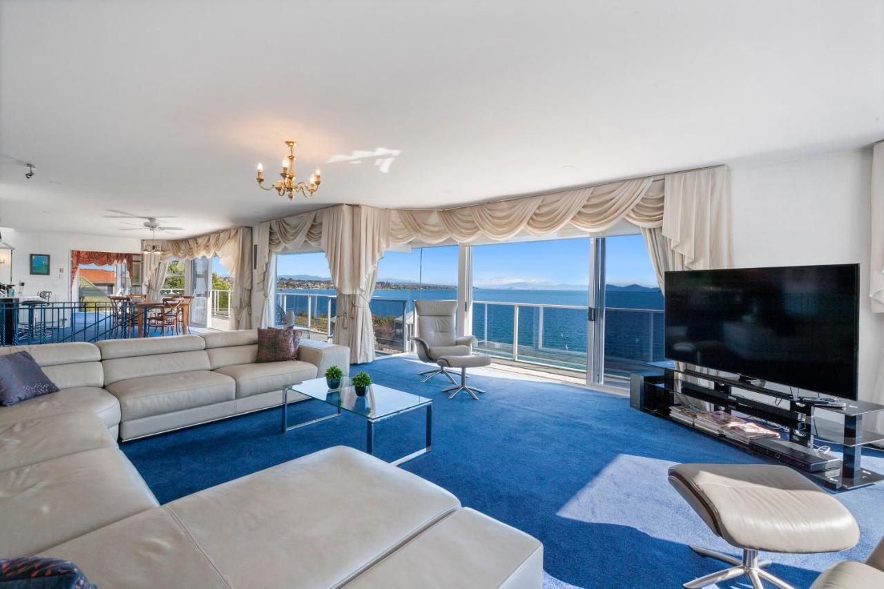 Spectacular Lakefront Home Taupo Bagian luar foto