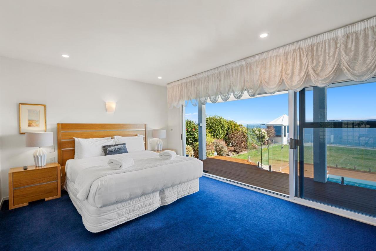 Spectacular Lakefront Home Taupo Bagian luar foto
