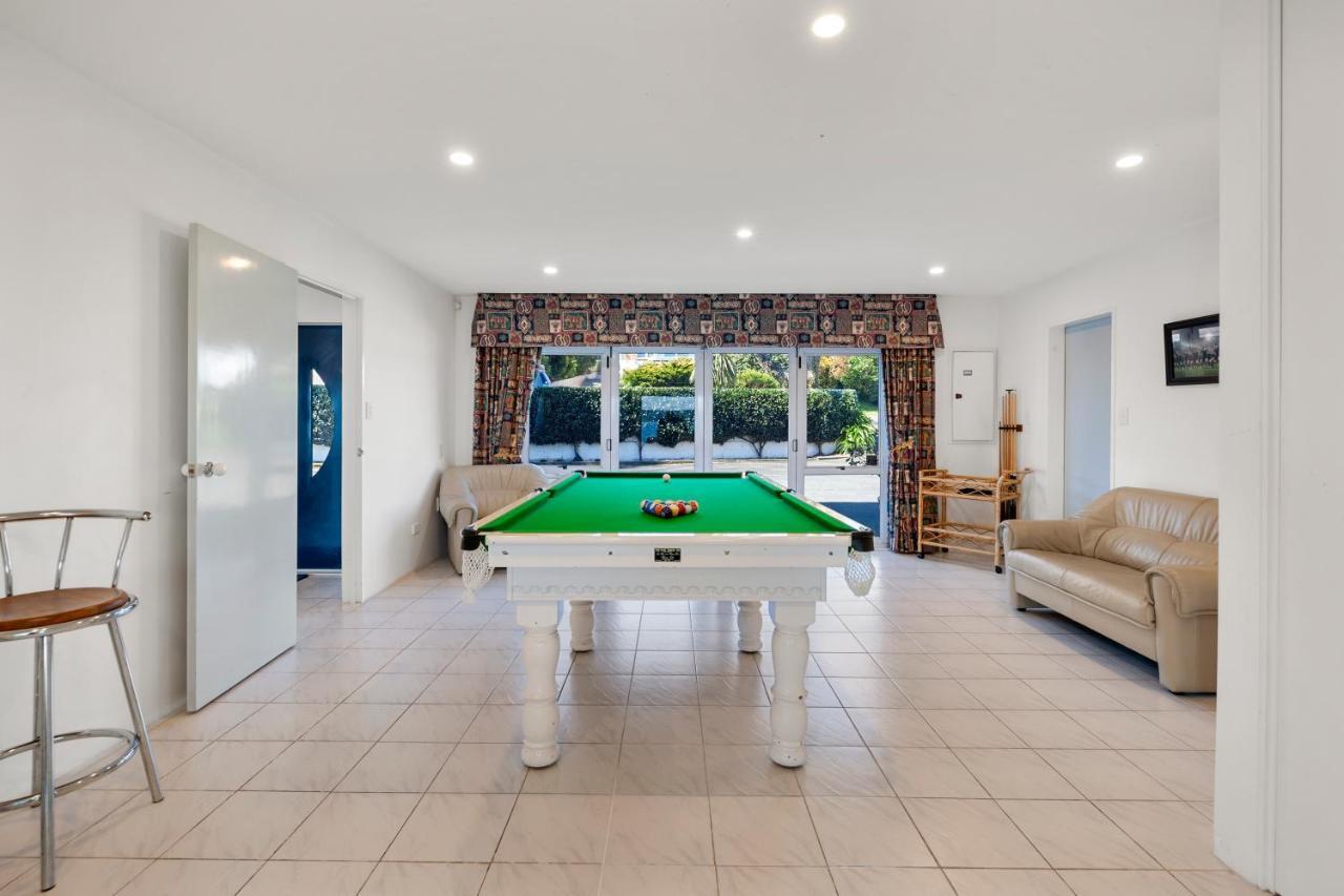 Spectacular Lakefront Home Taupo Bagian luar foto