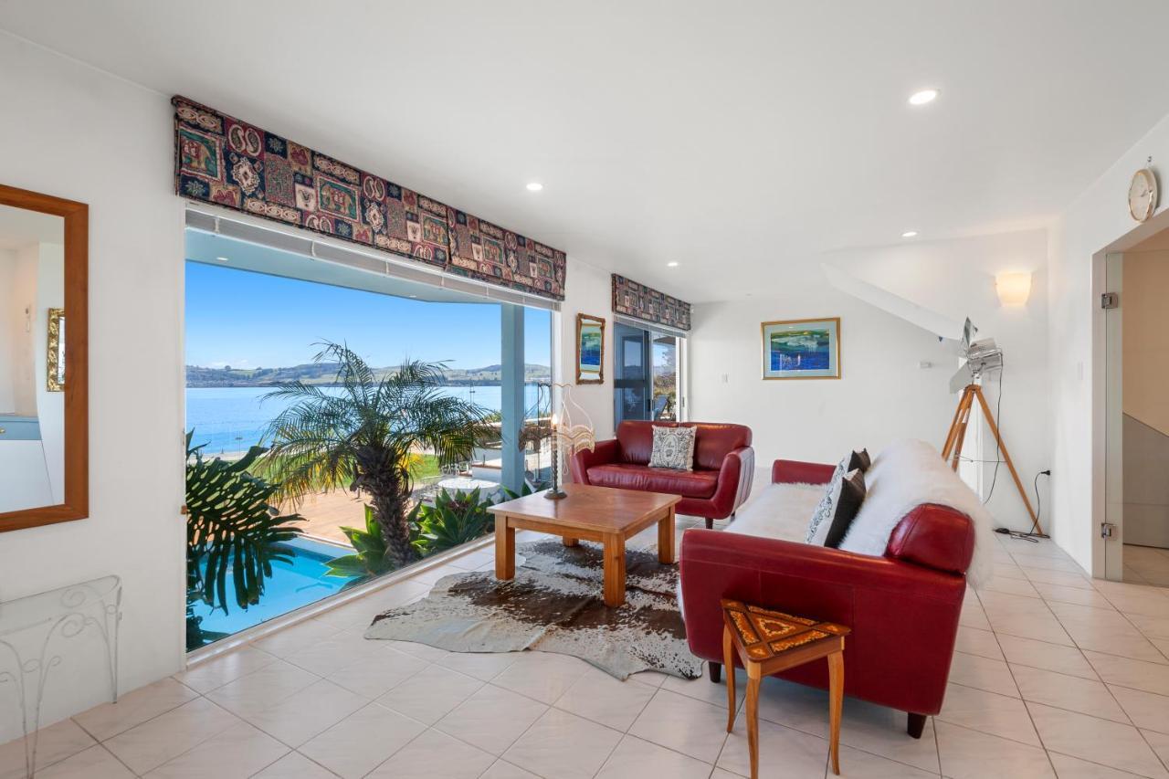Spectacular Lakefront Home Taupo Bagian luar foto