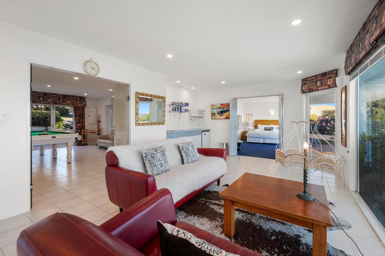 Spectacular Lakefront Home Taupo Bagian luar foto
